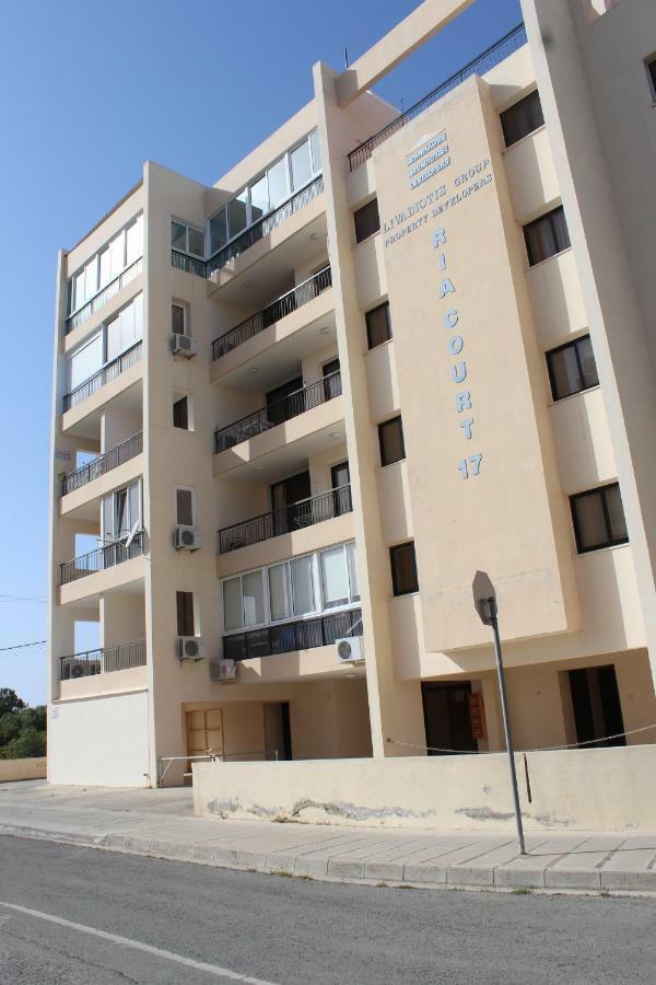 Appartement Montehugh à Larnaca Extérieur photo